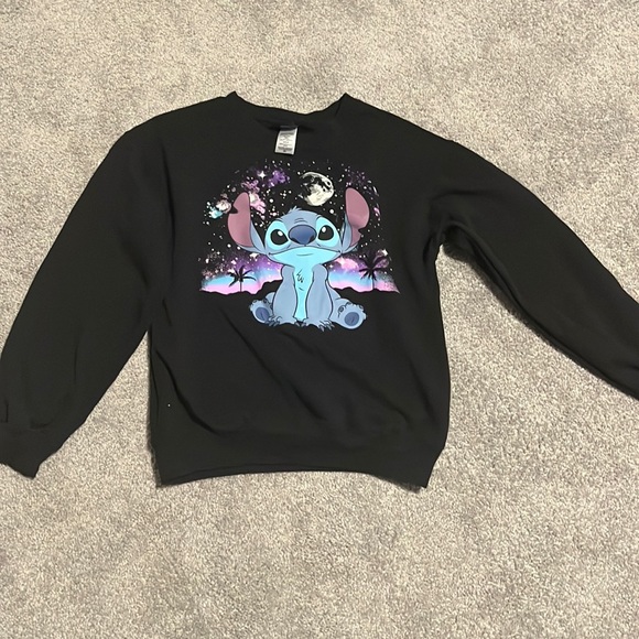 Tops - Stitch Sweatshirt 🌺Disney